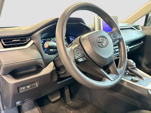 Used 2025 Toyota RAV4 LE AWD/4WD image 9