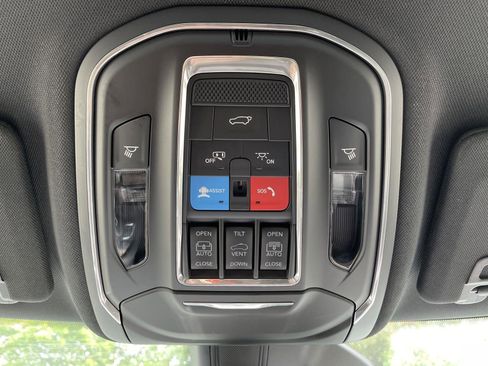 Used 2025 Jeep Grand Cherokee Summit w/ Adv Protech Group IV AWD/4WD image 36