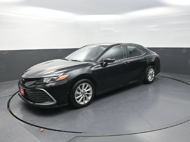 Used 2023 Toyota Camry LE AWD/4WD image 3