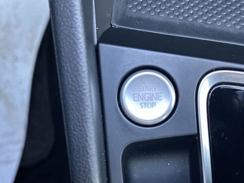 Used 2021 Volkswagen Jetta SE w/ SE Cold Weather Package image 18