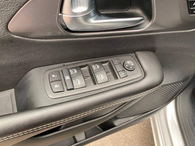 Used 2026 Chrysler Pacifica Select FWD image 20