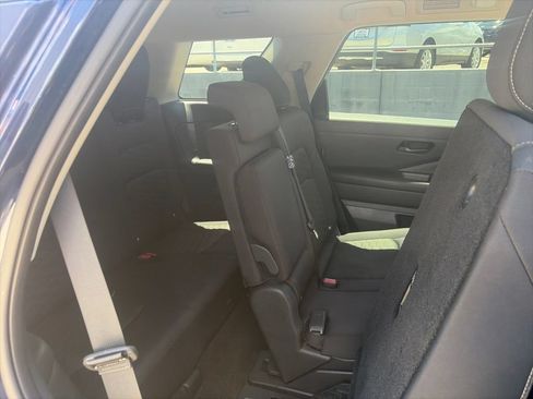Used 2024 Nissan Pathfinder SV FWD image 13