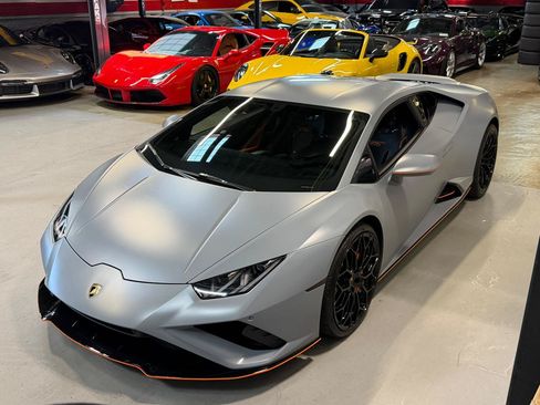 Used 2022 Lamborghini Huracan EVO RWD image 12