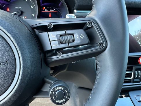 Certified 2026 Porsche Macan AWD/4WD image 16