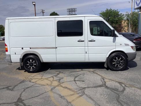 Used 2003 Dodge Sprinter 2500 RWD image 10