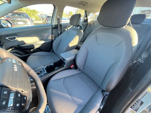 Used 2025 Kia K4 LXS image 35