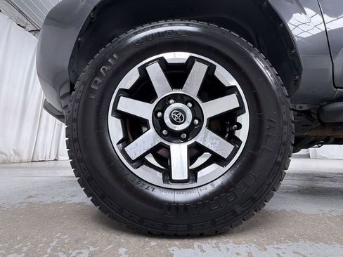 Used 2021 Toyota Tacoma SR AWD/4WD image 14