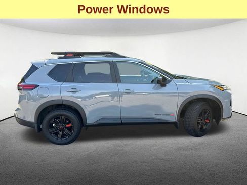Used 2025 Nissan Rogue SV AWD/4WD image 11
