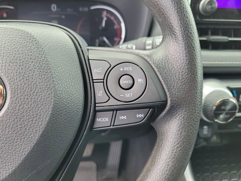 Used 2025 Toyota RAV4 XLE AWD/4WD image 24