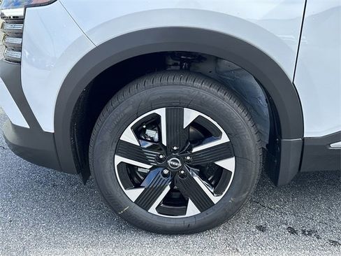 New 2026 Nissan Kicks SV w/ SV Premium Package image 7