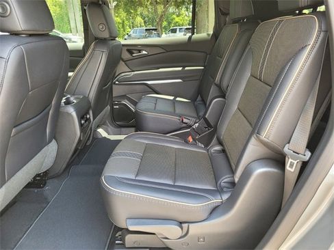 New 2026 Chevrolet Traverse High Country image 11