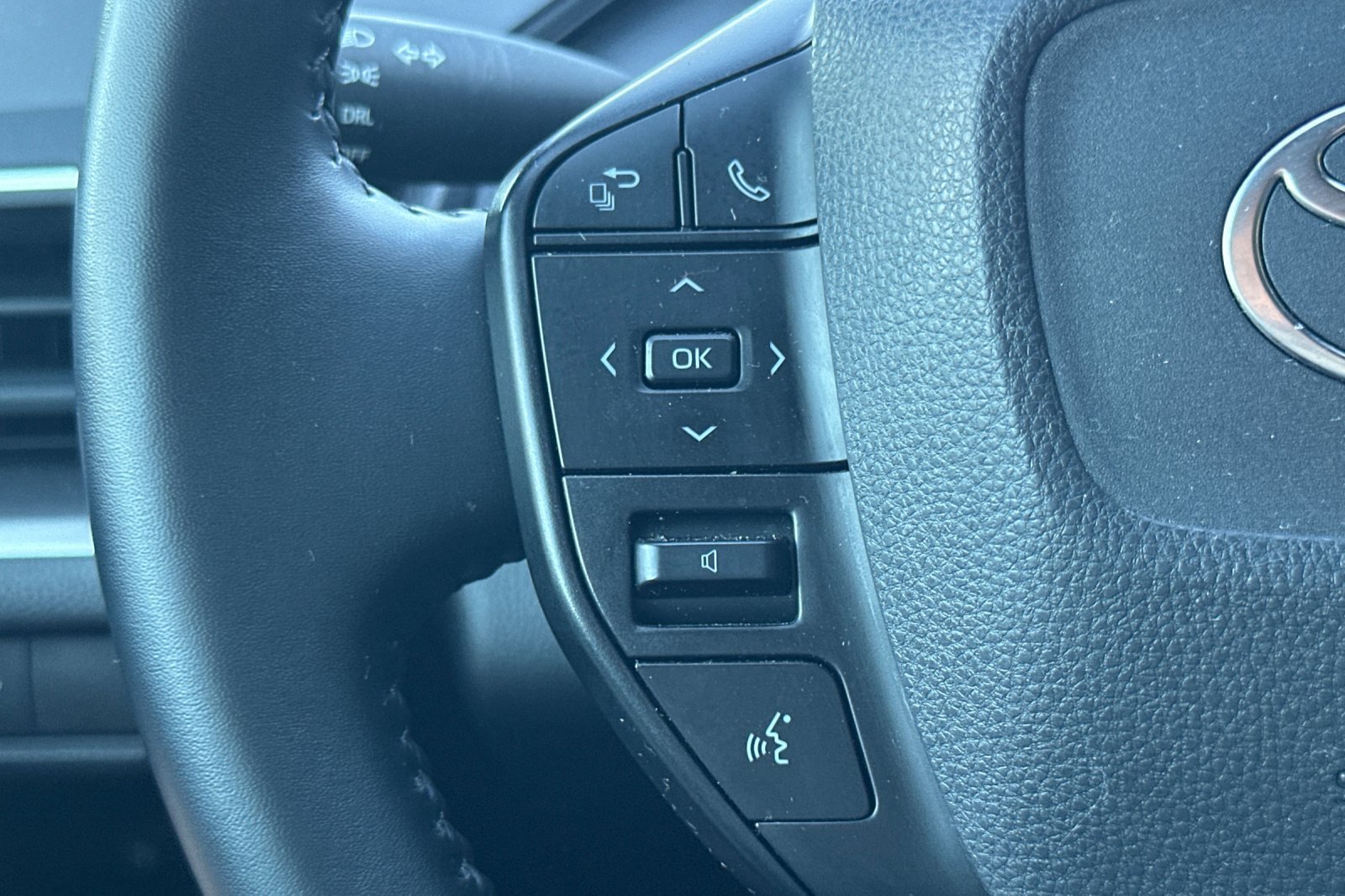 Certified 2025 Toyota Prius LE AWD/4WD image 27