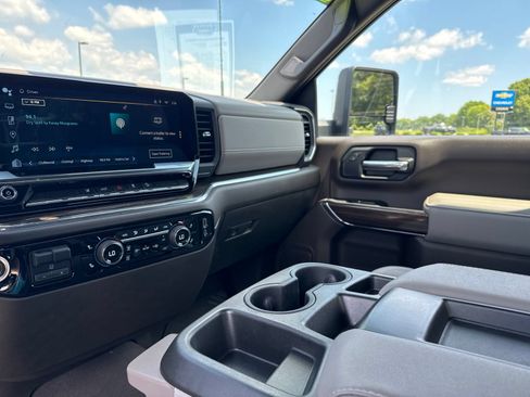 Used 2024 Chevrolet Silverado 2500 LT w/ Convenience Package AWD/4WD image 28