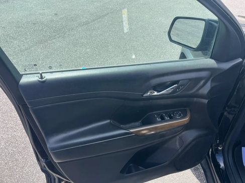 Used 2019 GMC Acadia SLE w/ LPO, Floor Liner Package FWD image 11