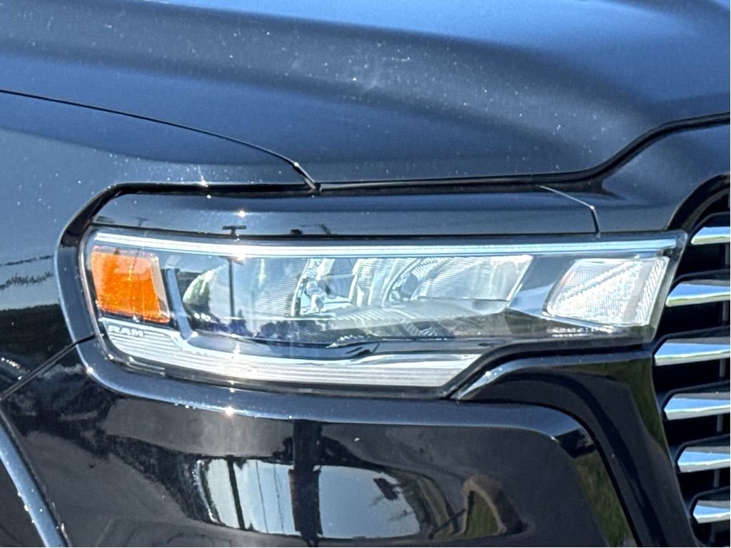 Used 2026 RAM 1500 Laramie AWD/4WD image 5
