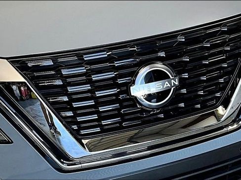 Used 2023 Nissan Rogue SL w/ SL Premium Package image 30