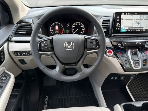 New 2026 Honda Odyssey Touring image 16