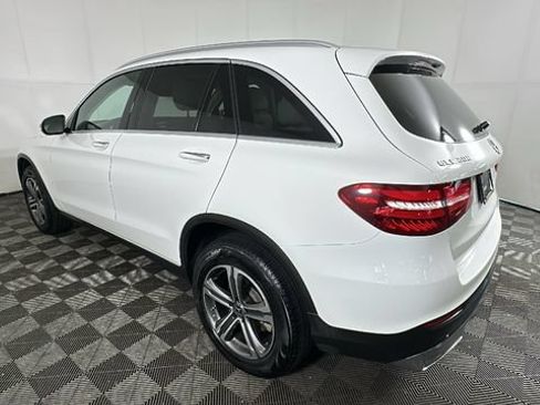 Used 2019 Mercedes-Benz GLC 300 4MATIC image 4