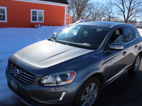 Used 2017 Volvo XC60 T5 Inscription w/ Preferred Option Package image 8