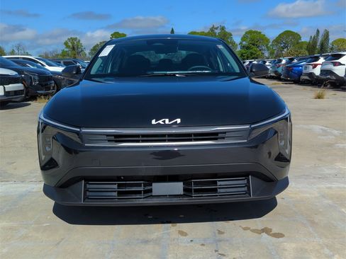 New 2025 Kia K4 LXS image 3