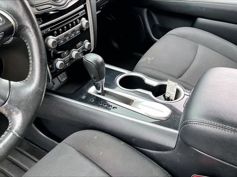 Used 2020 Nissan Pathfinder SV FWD image 17