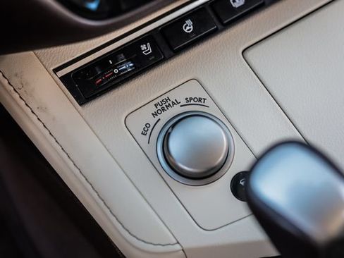 Used 2018 Lexus ES 350 w/ Luxury Package w/Wood Trim FWD image 44