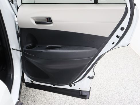 Certified 2023 Toyota Corolla Cross LE w/ Moonroof Package image 33