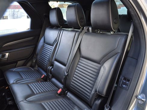 Used 2019 Land Rover Discovery HSE image 3