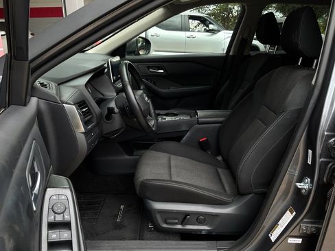 Used 2025 Nissan Rogue SV FWD image 10