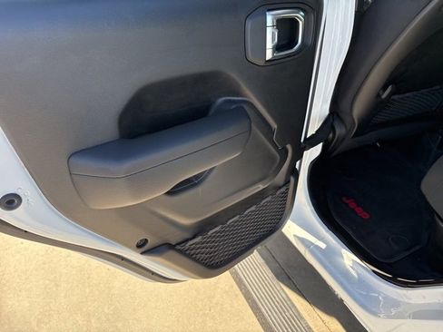 Used 2024 Jeep Gladiator Mojave w/ Safety Group image 19