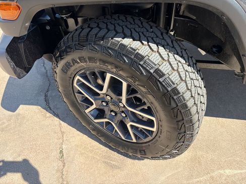 New 2025 Jeep Wrangler Unlimited Sahara AWD/4WD image 9