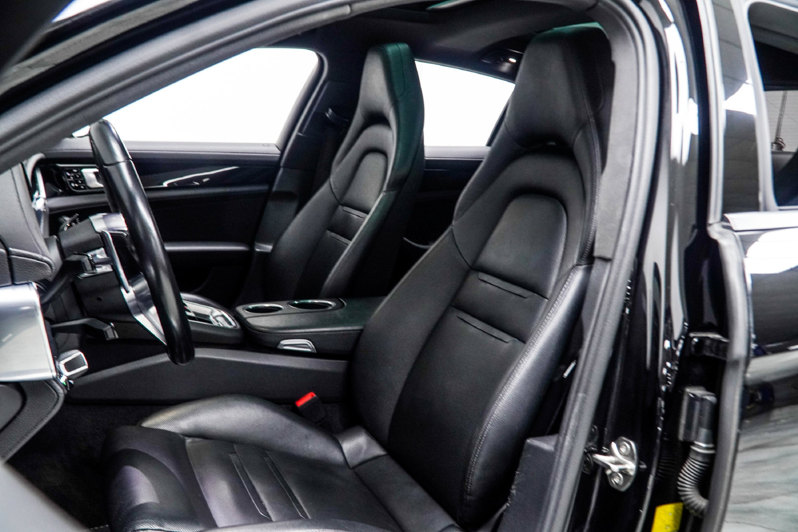 Used 2017 Porsche Panamera 4 AWD/4WD image 41