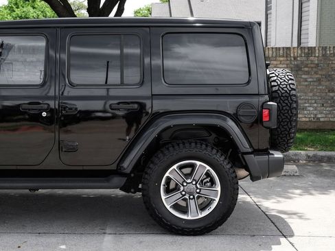 Used 2022 Jeep Wrangler Unlimited Sahara AWD/4WD image 23