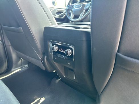 Used 2023 GMC Yukon SLT image 41