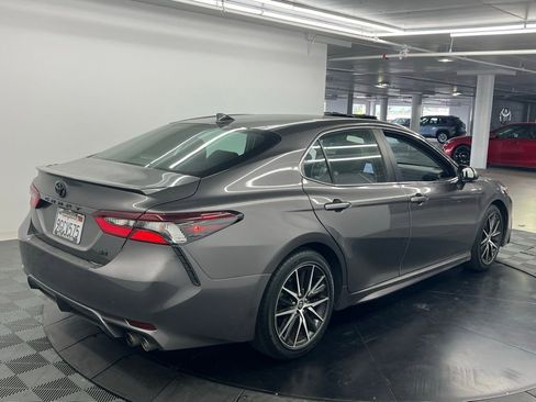 Used 2023 Toyota Camry SE image 4