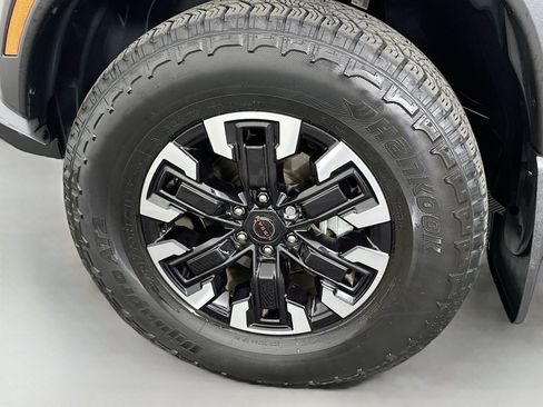 Used 2022 Nissan Frontier PRO-4X w/ Technology Package AWD/4WD image 29