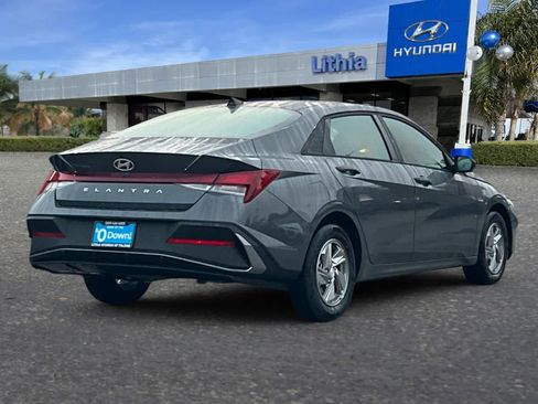 New 2026 Hyundai Elantra SE image 2