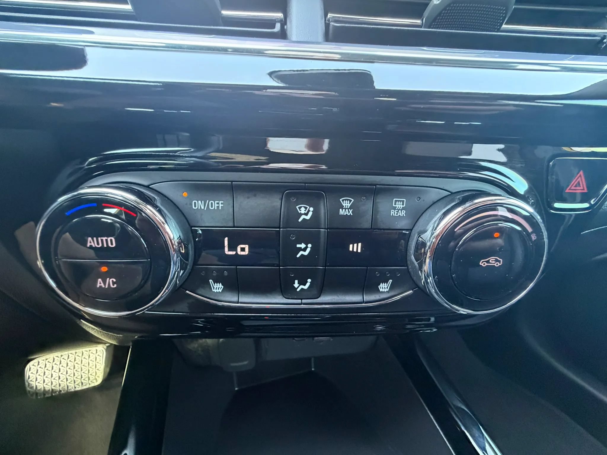 Used 2024 Chevrolet Trax RS w/ Driver Confidence Package FWD image 45