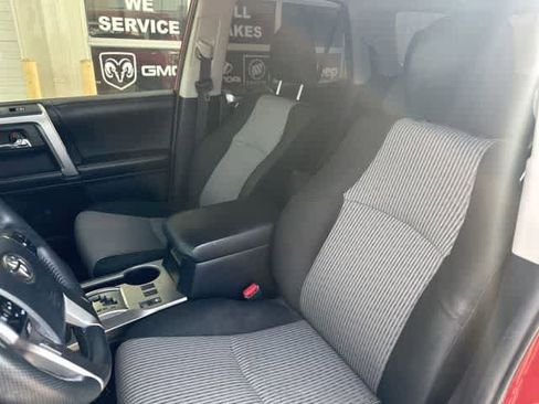 Used 2016 Toyota 4Runner SR5 AWD/4WD image 4