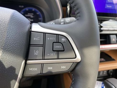 New 2026 Toyota Highlander Platinum AWD/4WD image 17
