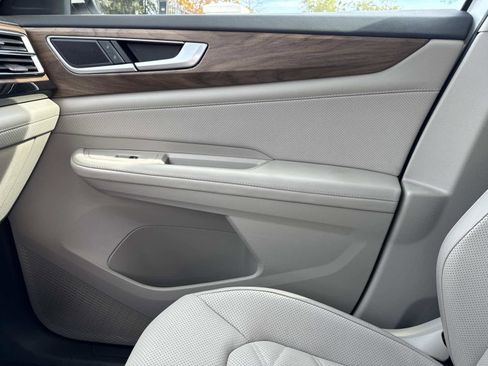 Used 2025 Volkswagen Atlas SE image 23