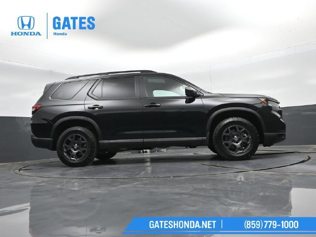 Used 2025 Honda Pilot TrailSport image 41