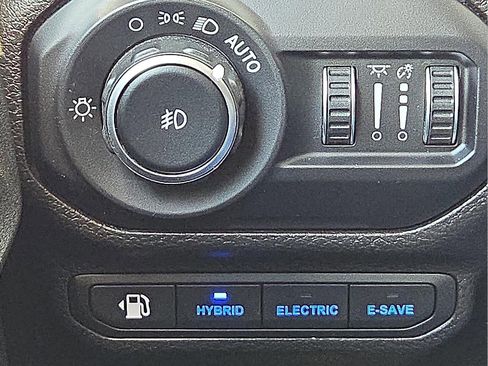 Used 2022 Jeep Wrangler Unlimited Sahara w/ Cold Weather Group image 22