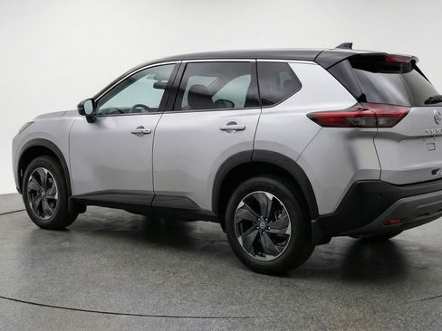 Used 2025 Nissan Rogue SV image 6