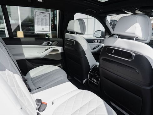 Used 2023 BMW X7 xDrive40i w/ Executive Package image 27