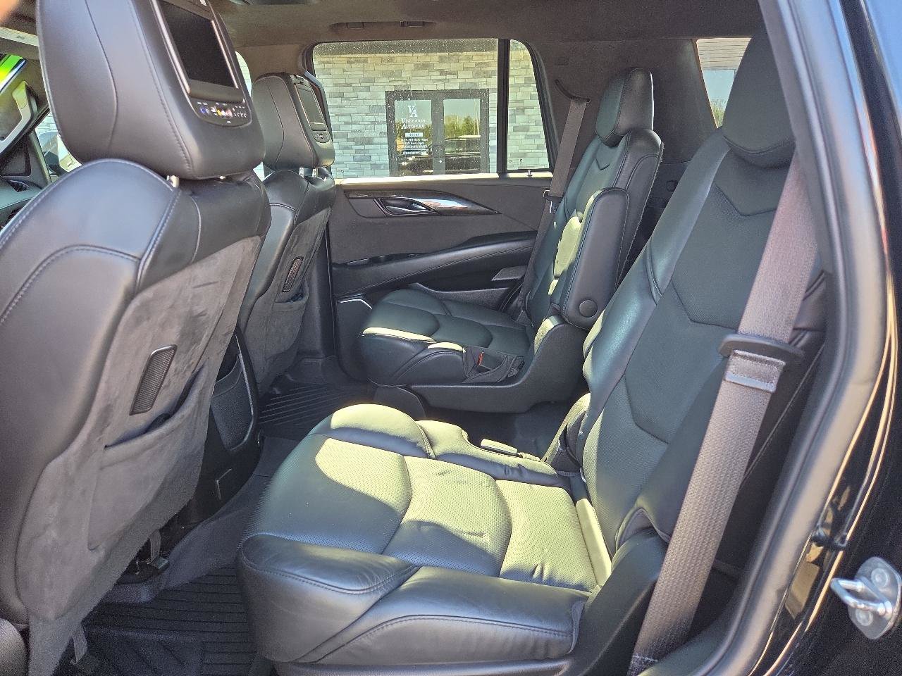 Used 2018 Cadillac Escalade Platinum AWD/4WD image 12