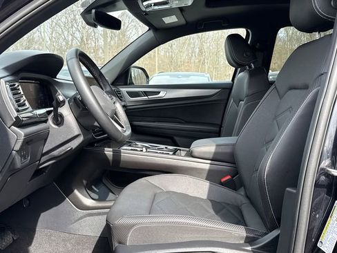 Certified 2025 Volkswagen Atlas Cross Sport SE w/ Panoramic Sunroof Package image 12