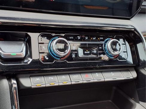 Certified 2024 GMC Sierra 1500 AT4 w/ Technology Package image 10