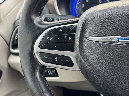 Used 2019 Chrysler Pacifica Touring-L image 26