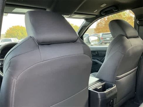 Certified 2025 Toyota Tacoma SR5 image 15